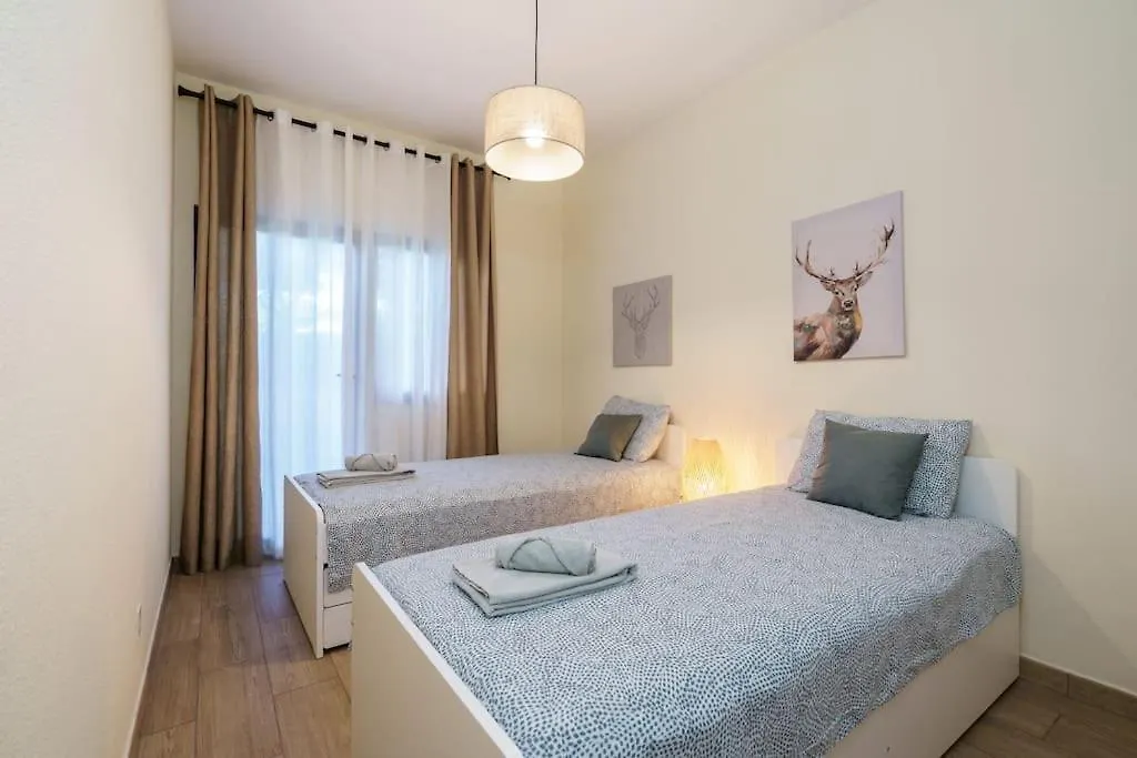 Alegria - Moradia Geminada Para 6 Com Piscina E Perto Dos Golfes Em Vilamoura Quarteira Portugal